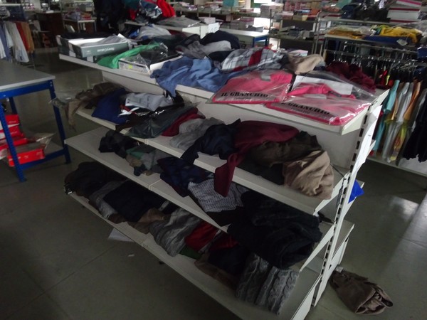 5#5425 Abbigliamento e arredi da negozio in vendita - foto 123