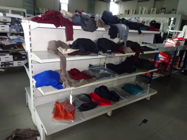 5#5425 Abbigliamento e arredi da negozio in vendita - foto 124