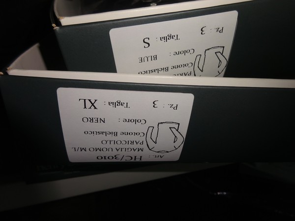 5#5425 Abbigliamento e arredi da negozio in vendita - foto 127
