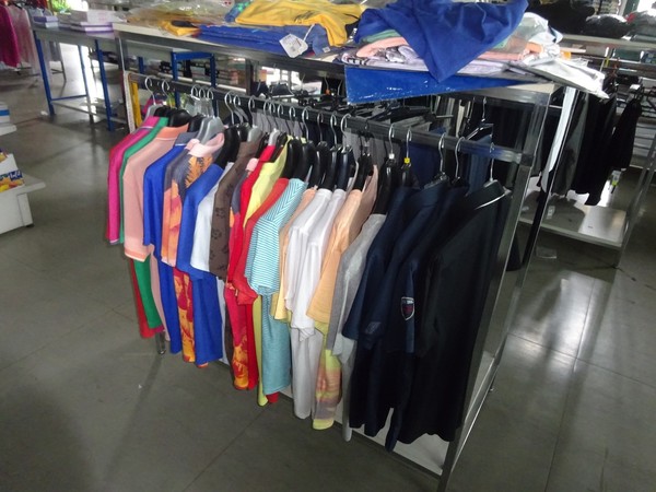 5#5425 Abbigliamento e arredi da negozio in vendita - foto 128