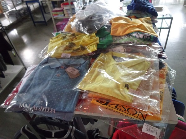 5#5425 Abbigliamento e arredi da negozio in vendita - foto 131