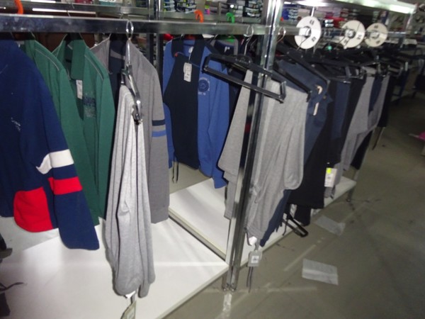 5#5425 Abbigliamento e arredi da negozio in vendita - foto 133
