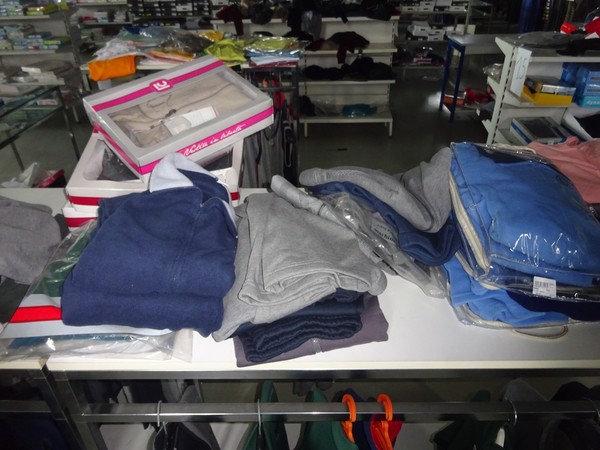 5#5425 Abbigliamento e arredi da negozio in vendita - foto 136