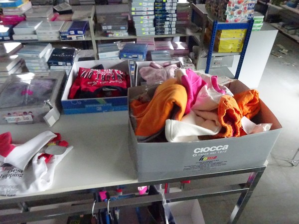 5#5425 Abbigliamento e arredi da negozio in vendita - foto 142