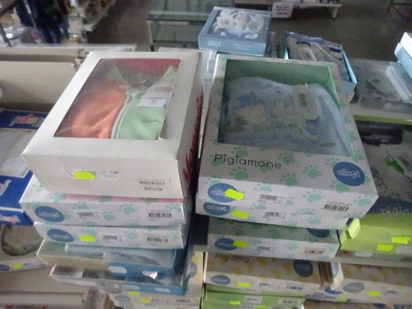 5#5425 Abbigliamento e arredi da negozio in vendita - foto 150