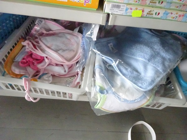 5#5425 Abbigliamento e arredi da negozio in vendita - foto 153