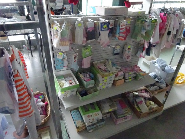 5#5425 Abbigliamento e arredi da negozio in vendita - foto 160