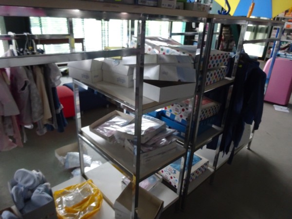 5#5425 Abbigliamento e arredi da negozio in vendita - foto 161