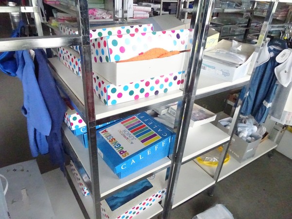 5#5425 Abbigliamento e arredi da negozio in vendita - foto 162