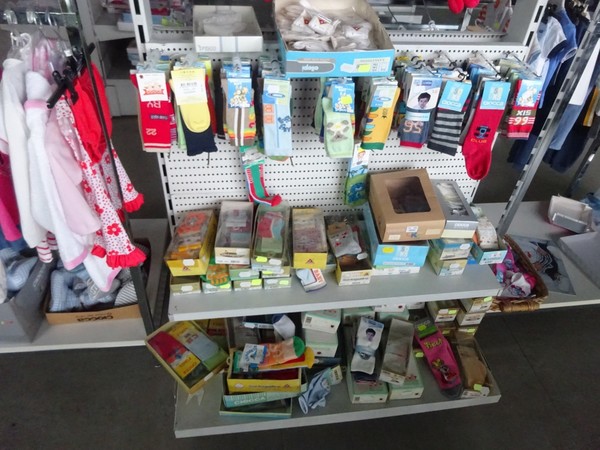5#5425 Abbigliamento e arredi da negozio in vendita - foto 165