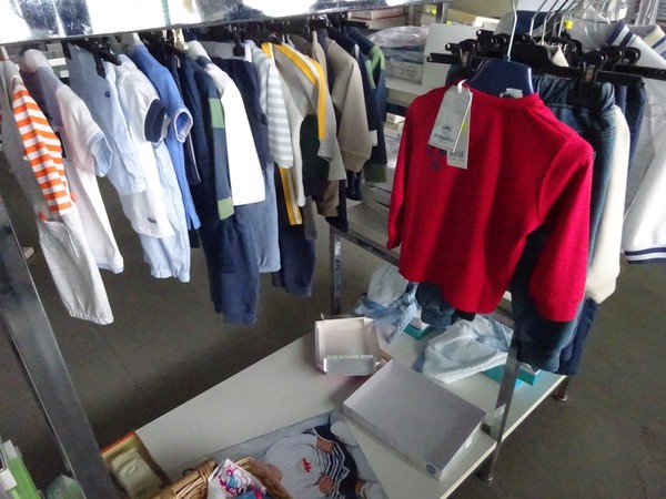 5#5425 Abbigliamento e arredi da negozio in vendita - foto 166