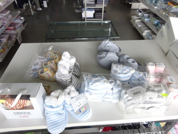 5#5425 Abbigliamento e arredi da negozio in vendita - foto 167