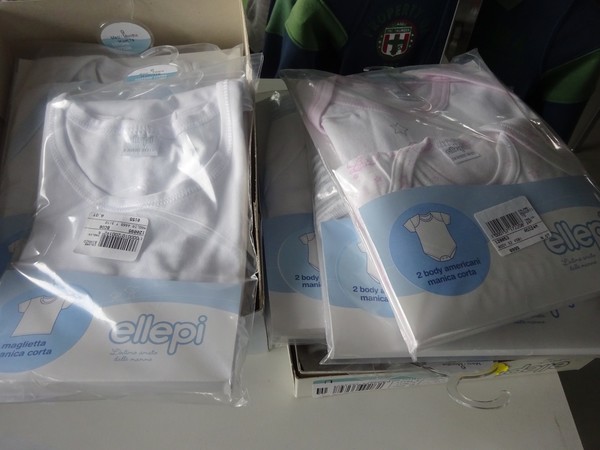 5#5425 Abbigliamento e arredi da negozio in vendita - foto 168