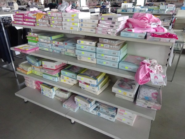 5#5425 Abbigliamento e arredi da negozio in vendita - foto 170