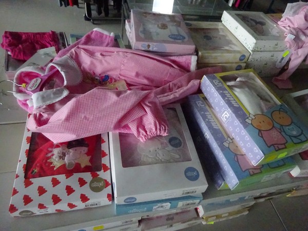 5#5425 Abbigliamento e arredi da negozio in vendita - foto 172
