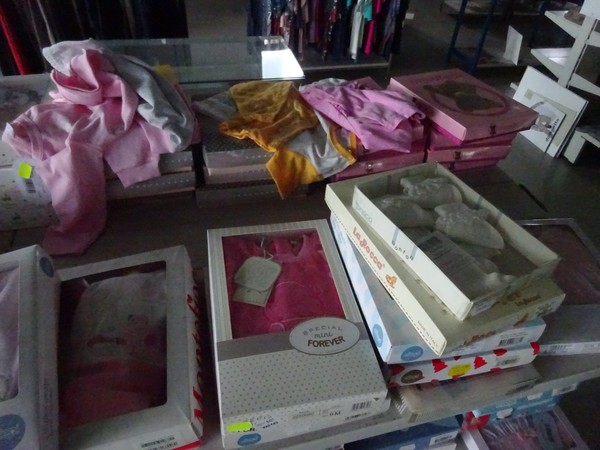 5#5425 Abbigliamento e arredi da negozio in vendita - foto 173
