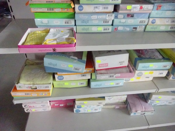 5#5425 Abbigliamento e arredi da negozio in vendita - foto 176