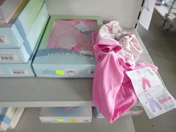5#5425 Abbigliamento e arredi da negozio in vendita - foto 178