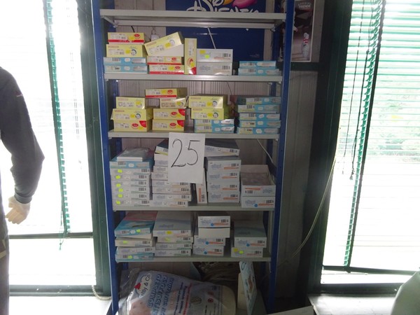 5#5425 Abbigliamento e arredi da negozio in vendita - foto 179