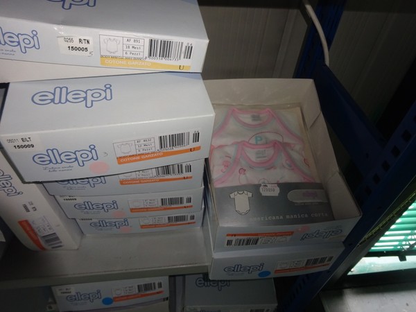 5#5425 Abbigliamento e arredi da negozio in vendita - foto 180
