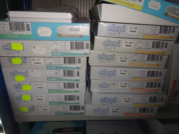 5#5425 Abbigliamento e arredi da negozio in vendita - foto 181