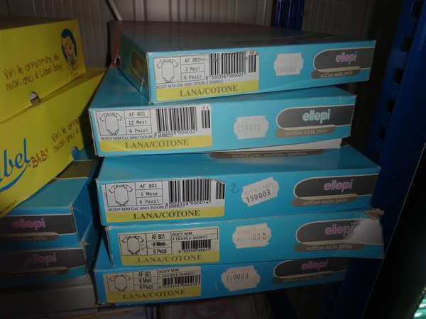 5#5425 Abbigliamento e arredi da negozio in vendita - foto 183