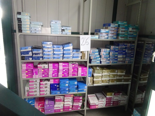 5#5425 Abbigliamento e arredi da negozio in vendita - foto 185