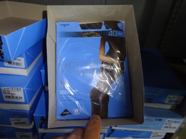 5#5425 Abbigliamento e arredi da negozio in vendita - foto 186
