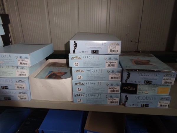 5#5425 Abbigliamento e arredi da negozio in vendita - foto 187