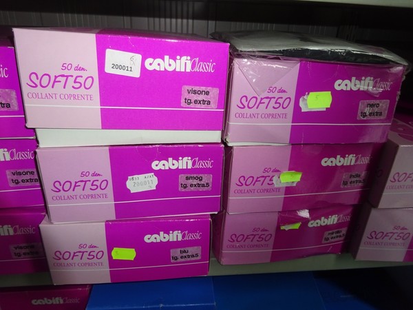 5#5425 Abbigliamento e arredi da negozio in vendita - foto 188