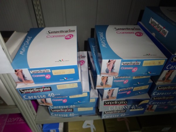 5#5425 Abbigliamento e arredi da negozio in vendita - foto 189