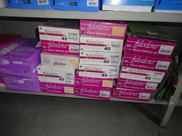 5#5425 Abbigliamento e arredi da negozio in vendita - foto 192