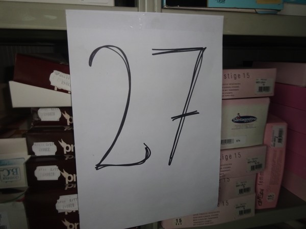 5#5425 Abbigliamento e arredi da negozio in vendita - foto 193