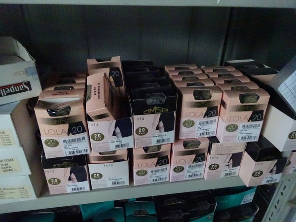 5#5425 Abbigliamento e arredi da negozio in vendita - foto 197