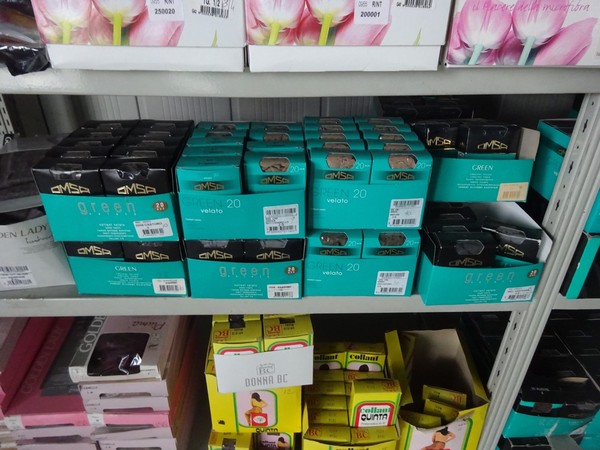 5#5425 Abbigliamento e arredi da negozio in vendita - foto 198