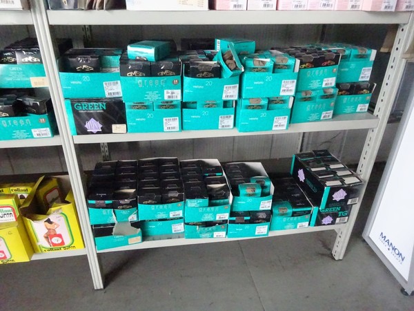 5#5425 Abbigliamento e arredi da negozio in vendita - foto 199