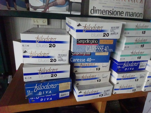 5#5425 Abbigliamento e arredi da negozio in vendita - foto 202