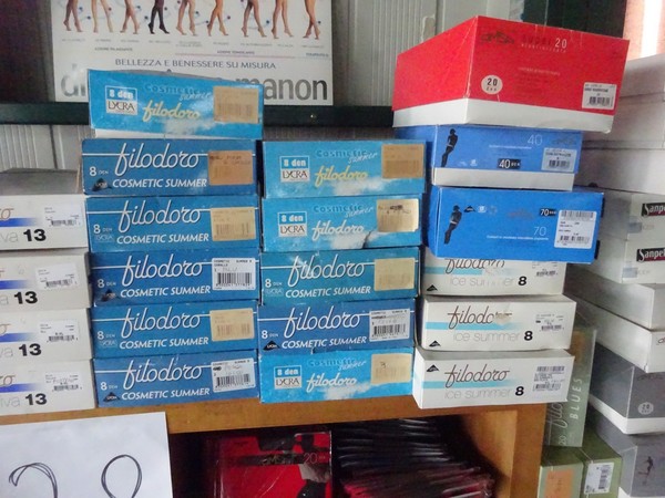 5#5425 Abbigliamento e arredi da negozio in vendita - foto 203