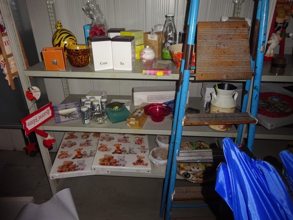 5#5425 Abbigliamento e arredi da negozio in vendita - foto 212