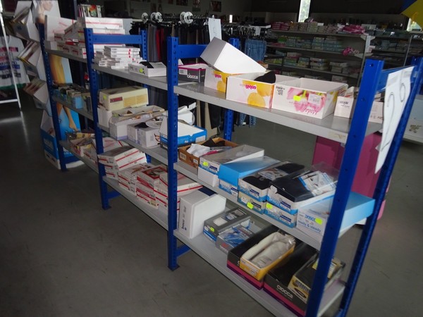 5#5425 Abbigliamento e arredi da negozio in vendita - foto 216