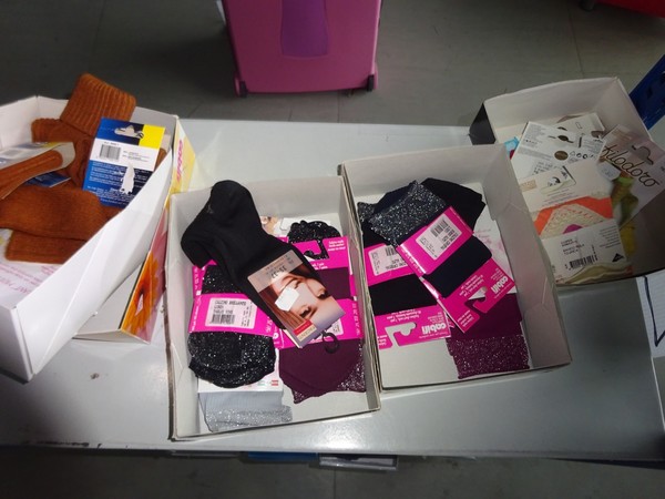 5#5425 Abbigliamento e arredi da negozio in vendita - foto 220