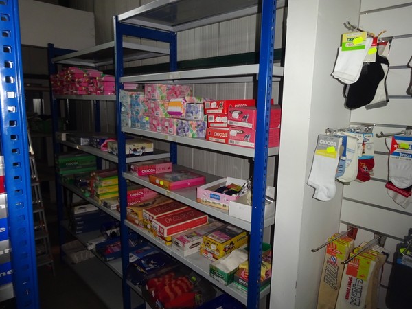 5#5425 Abbigliamento e arredi da negozio in vendita - foto 228