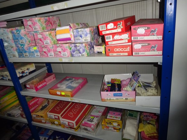 5#5425 Abbigliamento e arredi da negozio in vendita - foto 229