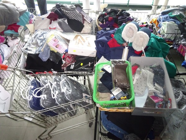 5#5425 Abbigliamento e arredi da negozio in vendita - foto 234