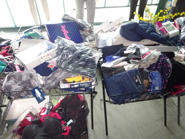 5#5425 Abbigliamento e arredi da negozio in vendita - foto 235