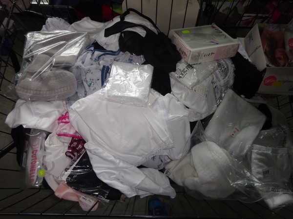 5#5425 Abbigliamento e arredi da negozio in vendita - foto 237
