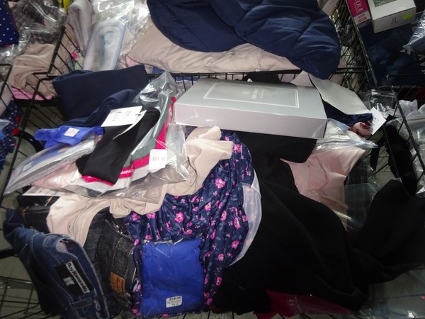 5#5425 Abbigliamento e arredi da negozio in vendita - foto 238