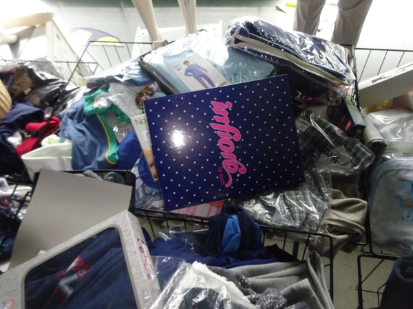 5#5425 Abbigliamento e arredi da negozio in vendita - foto 239