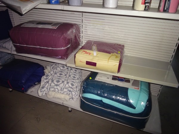 5#5425 Abbigliamento e arredi da negozio in vendita - foto 246