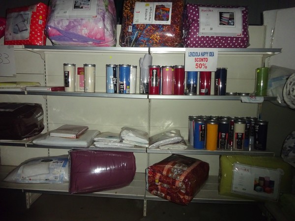 5#5425 Abbigliamento e arredi da negozio in vendita - foto 248